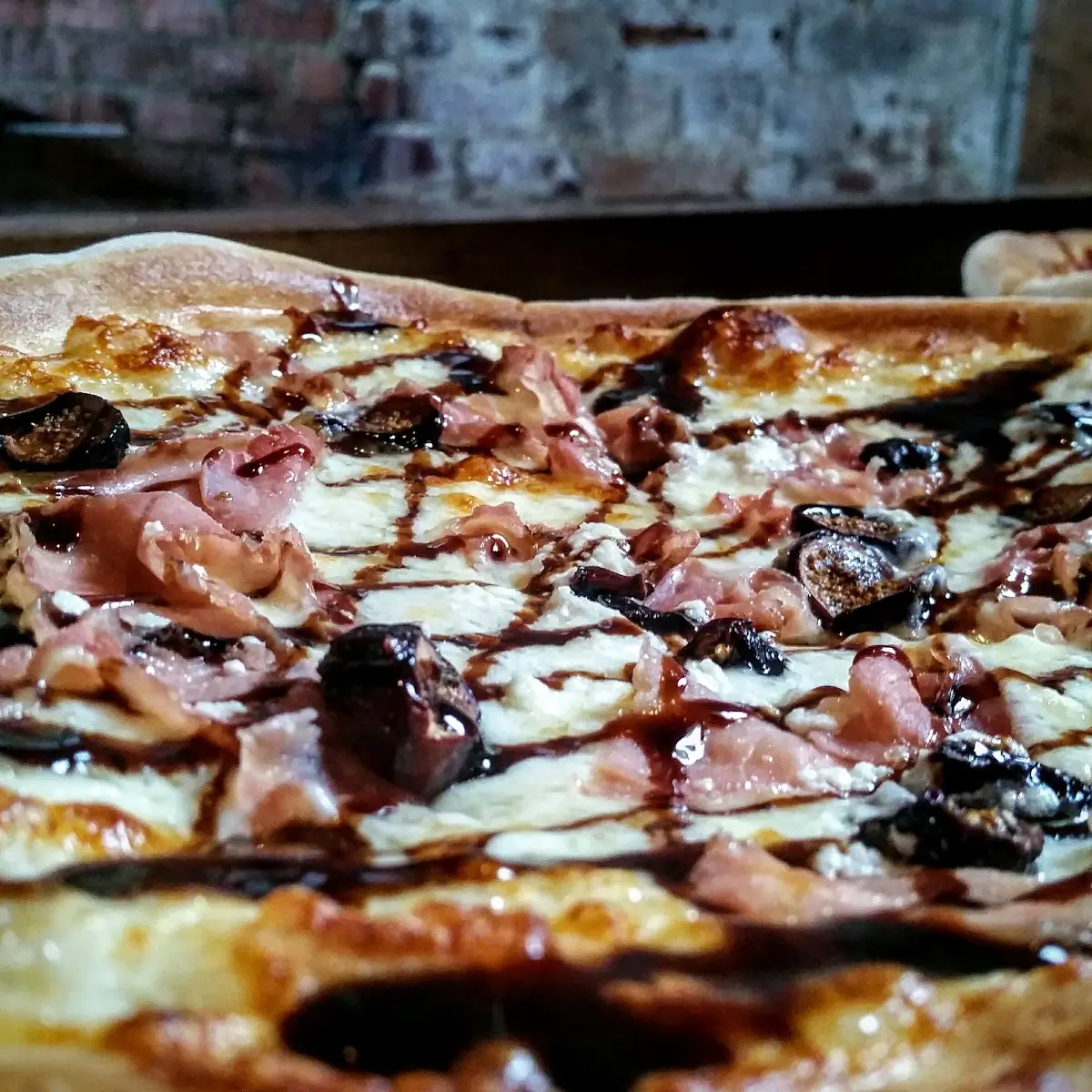 Fig Prosciutto Pizza