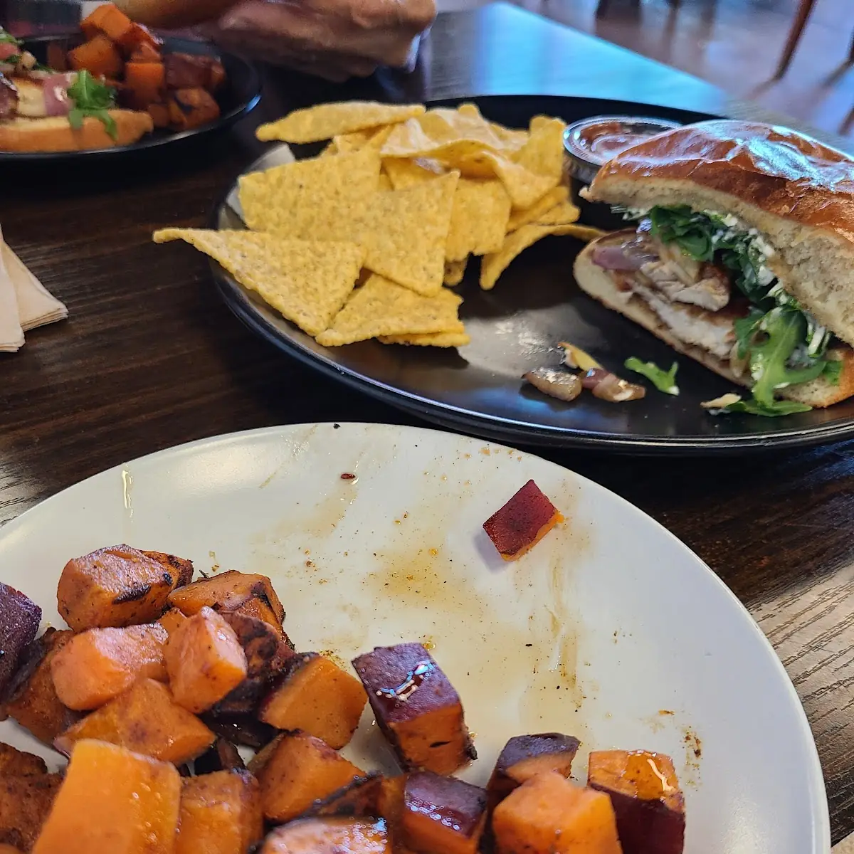 Grilled Chicken Sandwich with Chips