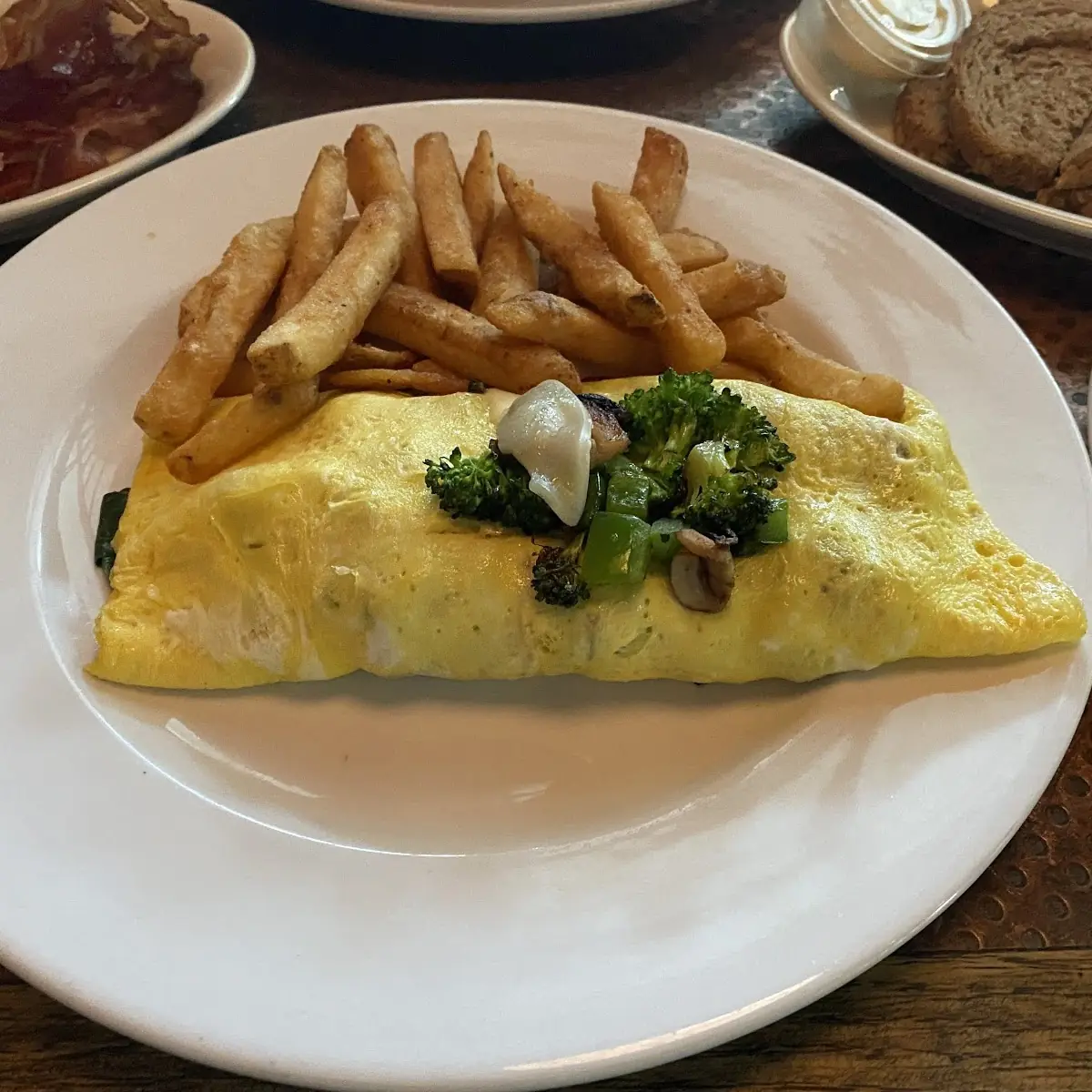 Veggie Omelette with Fries