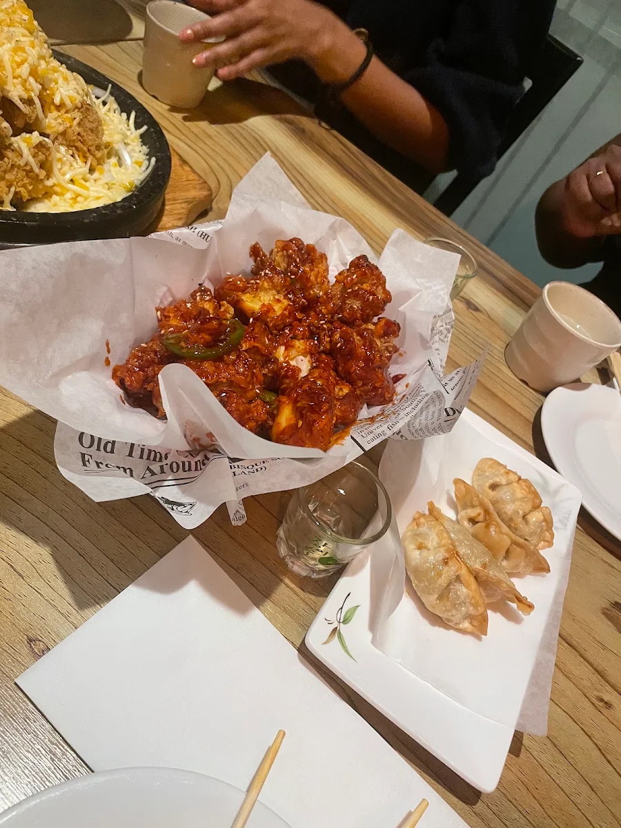 Cheese Snow Powder Chicken, chi-mac 홍대입구