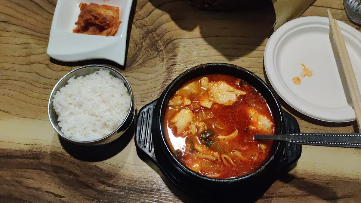 kimch chicken tofu stew 김치치킨순두부, chi-mac 홍대입구