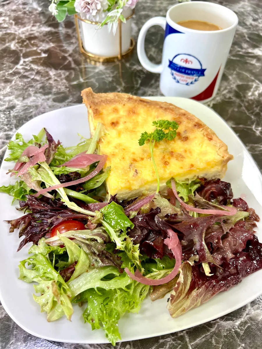Quiche Lorraine with Salad