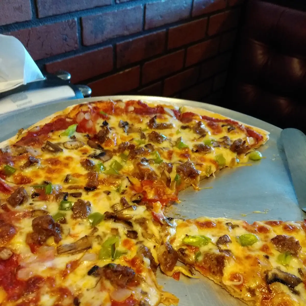 Medium Deluxe Pizza with Cheesy Breadsticks