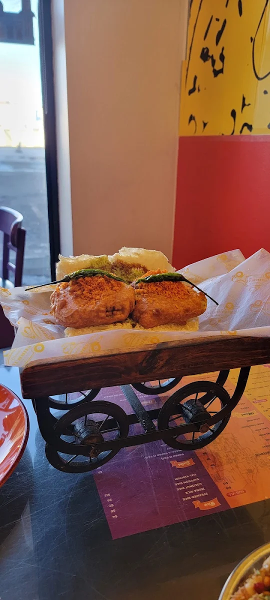 Red dry chutney for vada pav