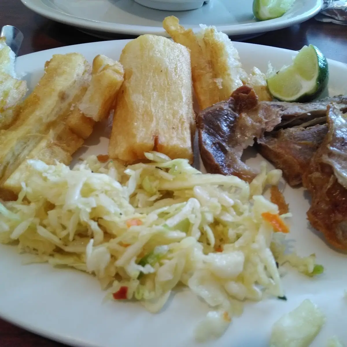 Yuca Frita Con Chicharron