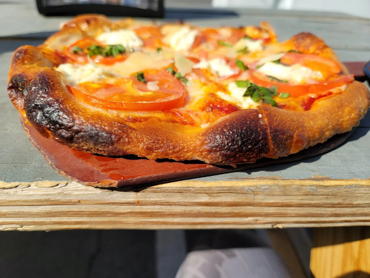 Tomato Basil Artisan Pizza Margherita