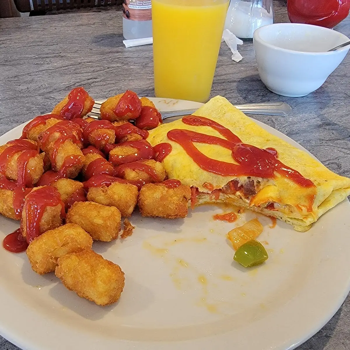 Veggie Omelette and Tater Tots