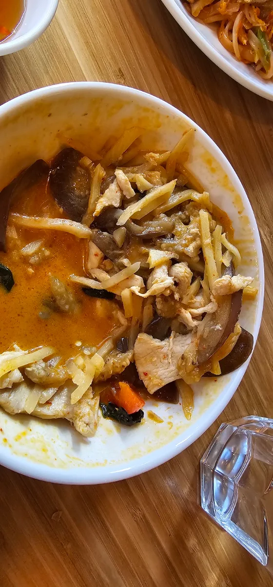 Red Curry Chicken, Little Thai Place