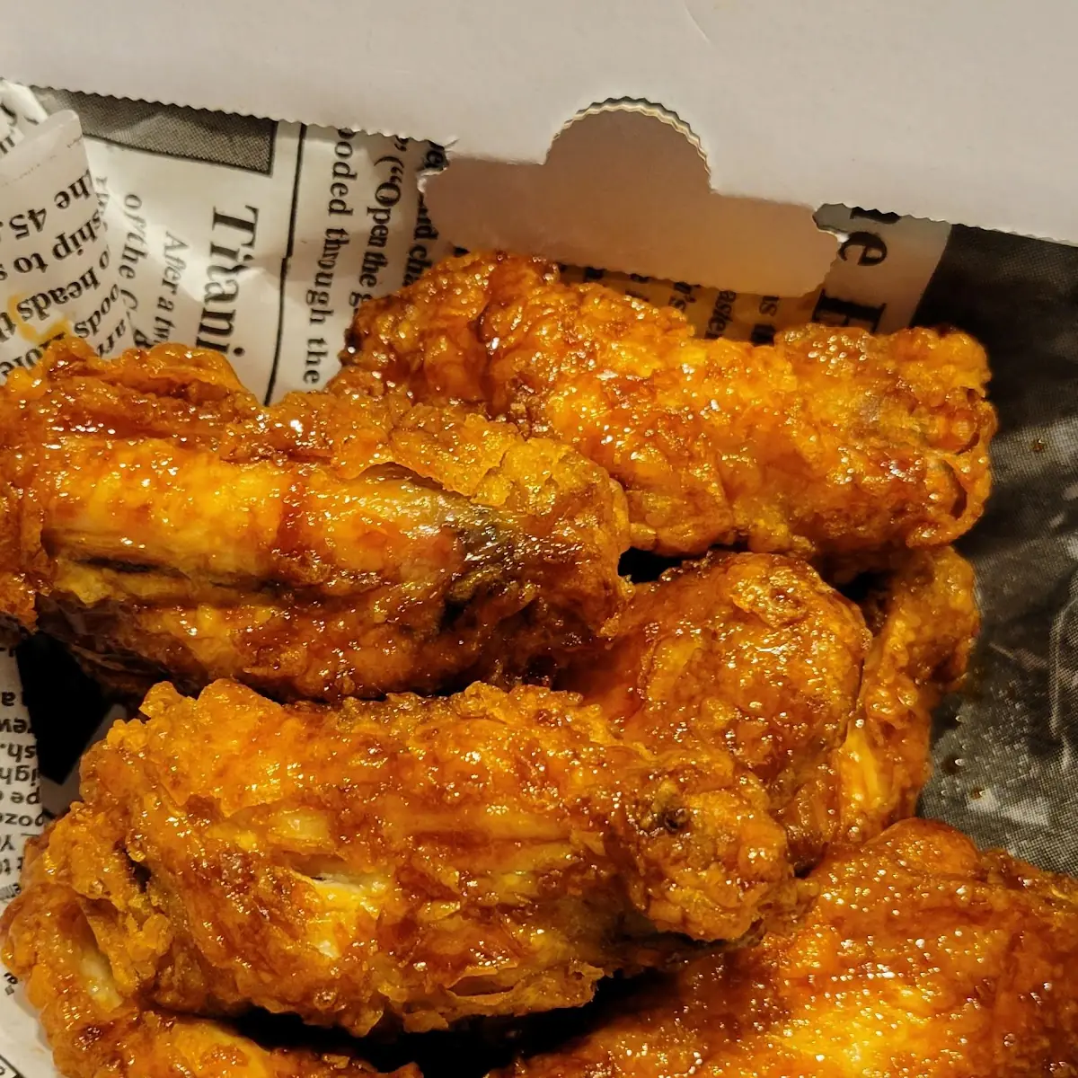 Crispy Fried Chicken Wings with Sauces