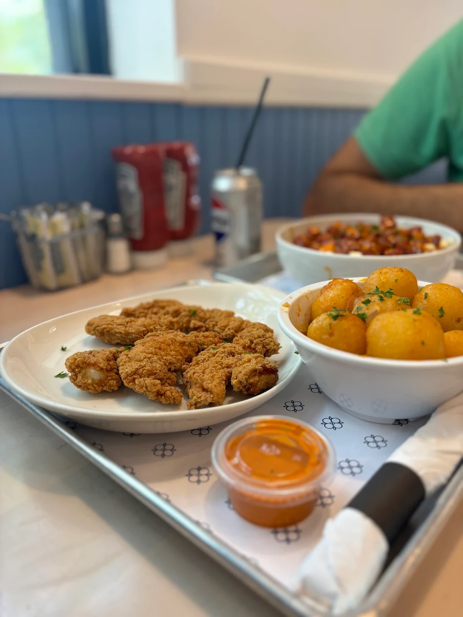 Chicken Tenders, Emilia (Villeray)