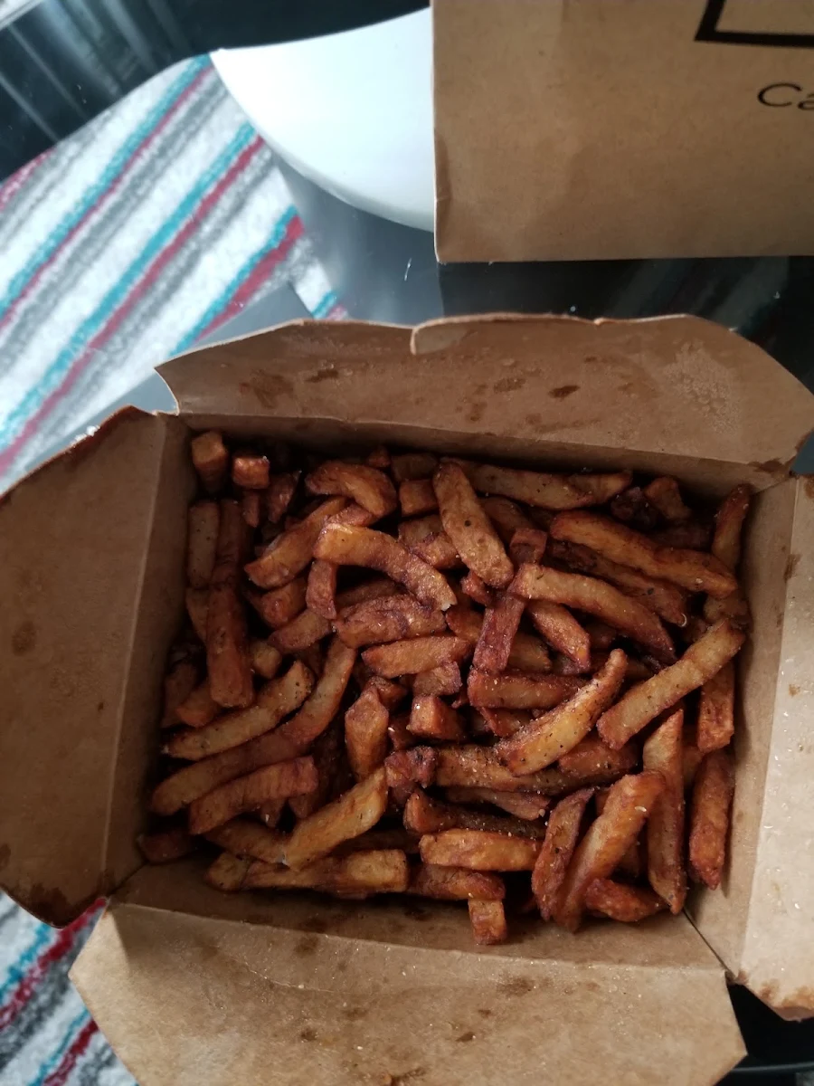 Frites - Grand Format French Fries - Large Size, Emilia (Villeray)