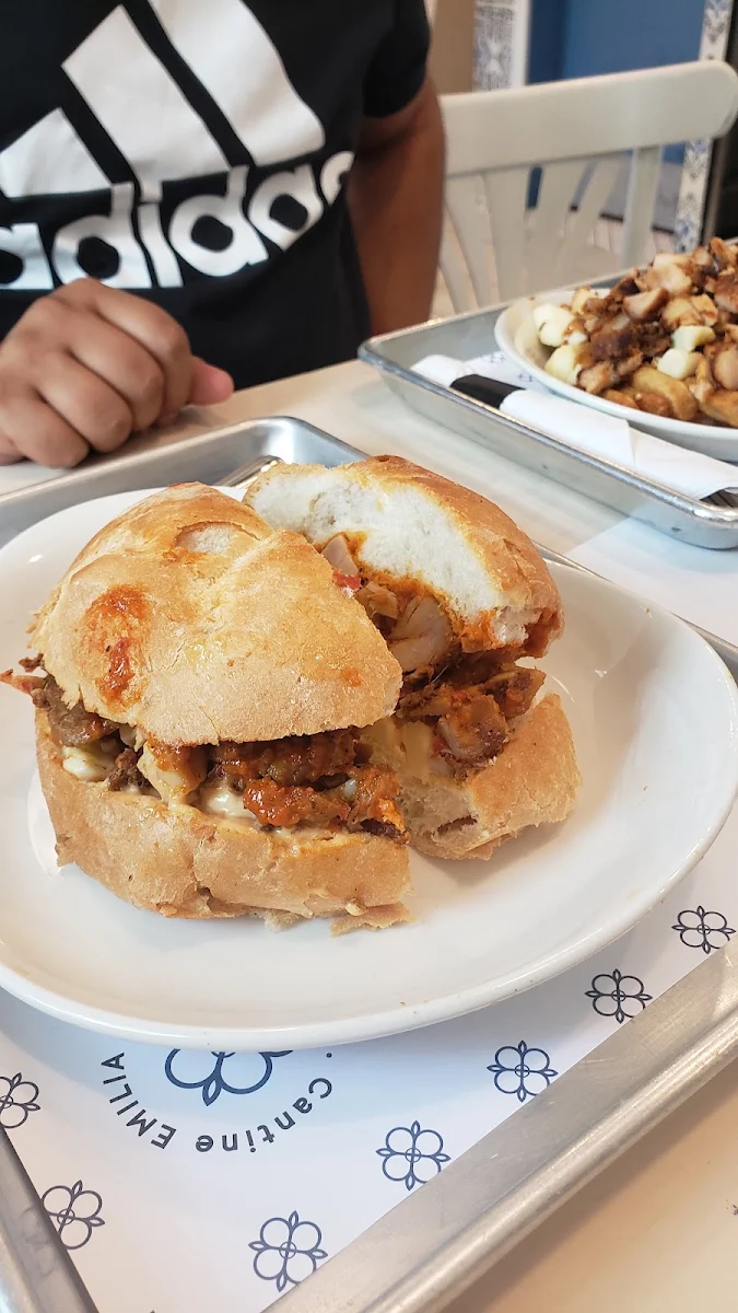Poutine Sandwich, Emilia (Villeray)