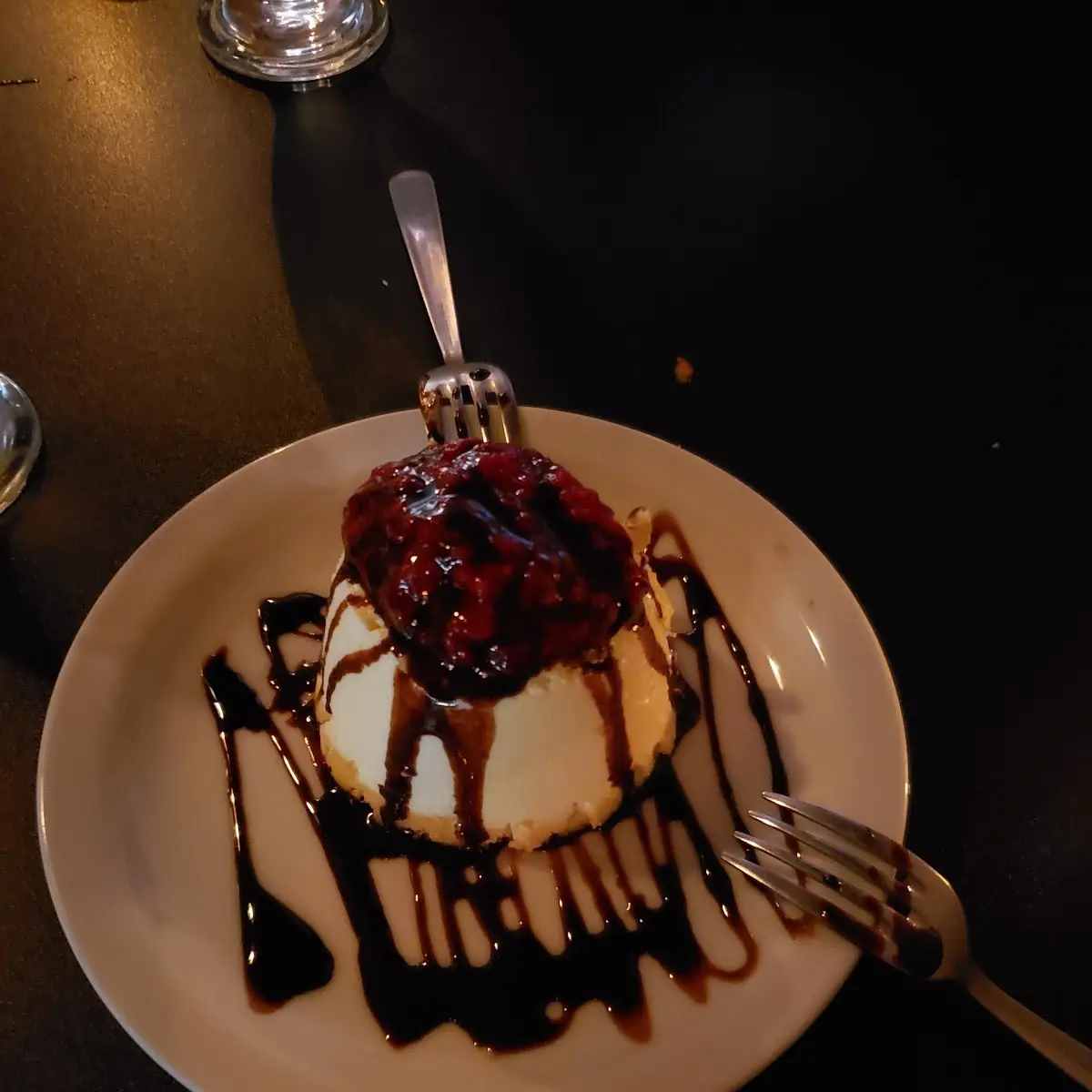Cheesecake Light, Capone's Grill & Pasta Shop