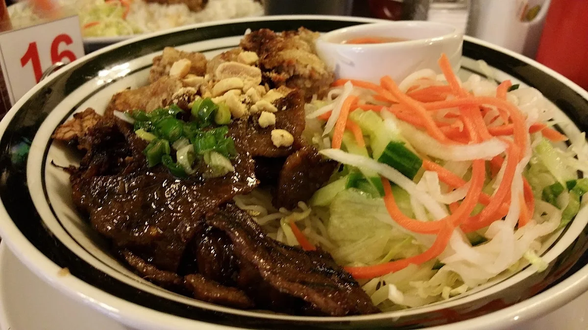 Vermicelli with Spring Roll, Joyeaux Café & Restaurant