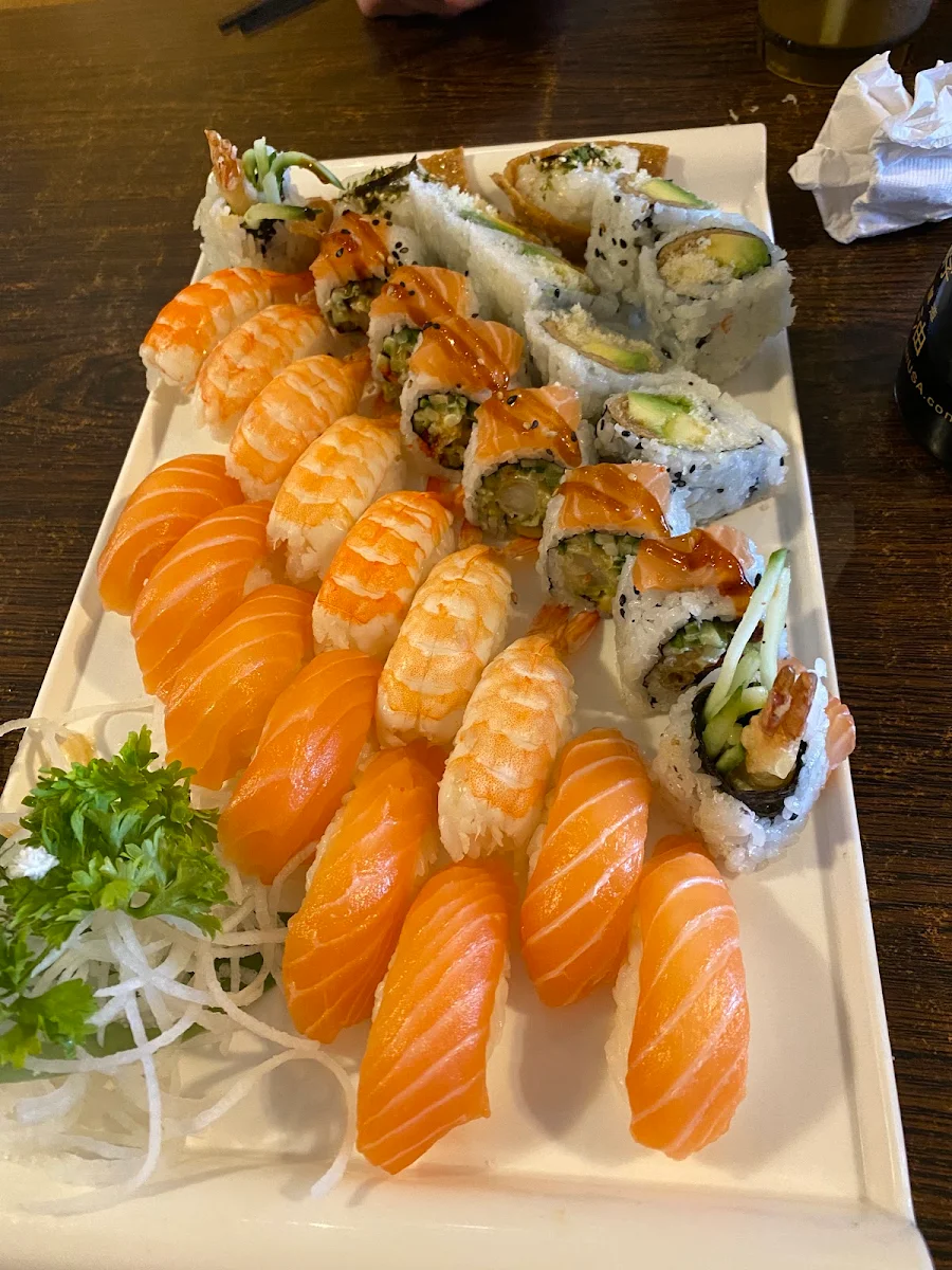 Salmon Sushi Shrimp Sushi Dynamite Roll, Kinhao Sushi