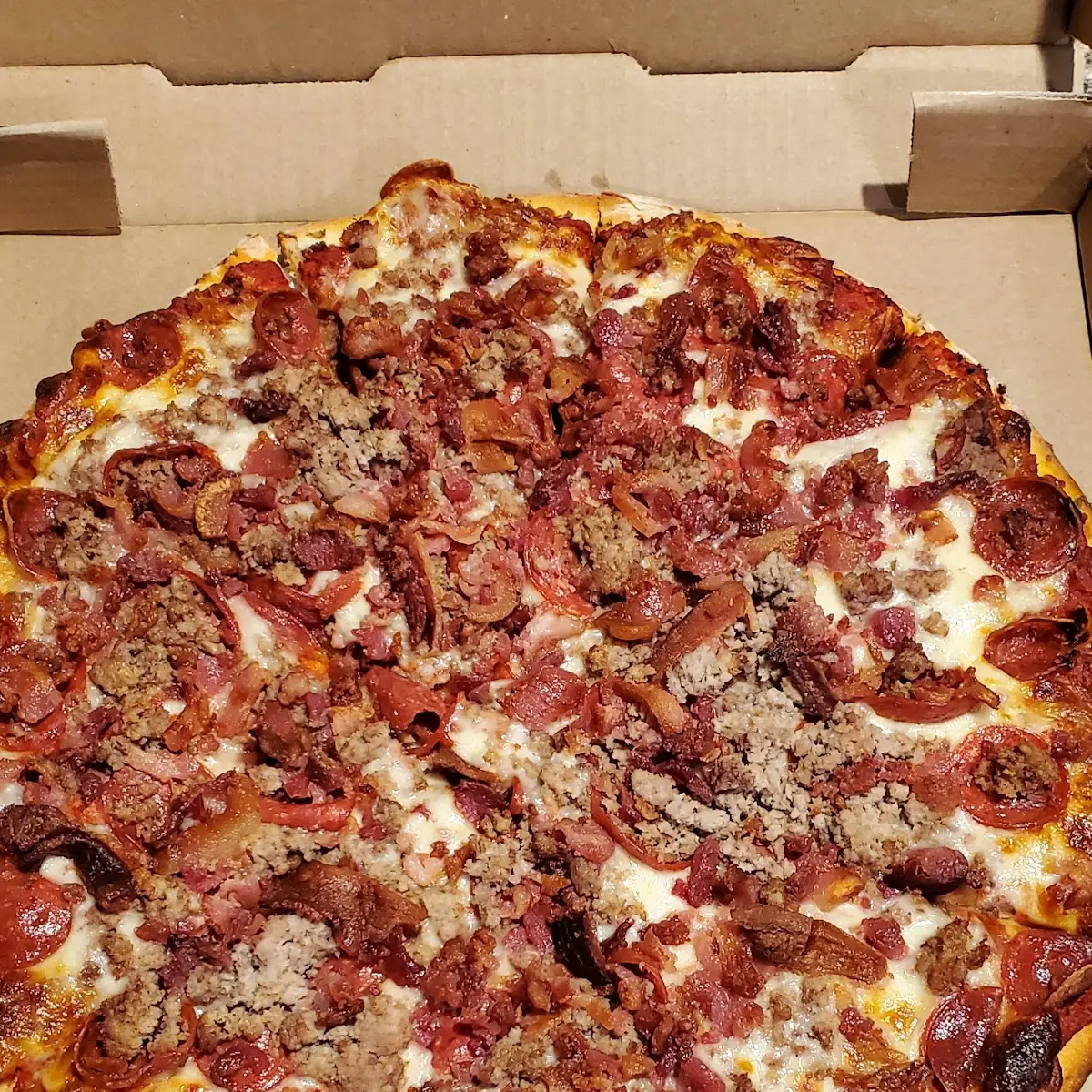Medium Pizza with Hamburger Bacon and Pepperoni