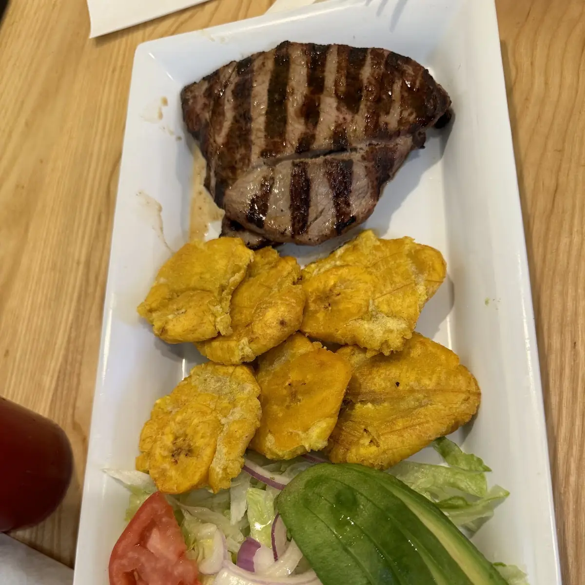 Carne Asada Con Tostones