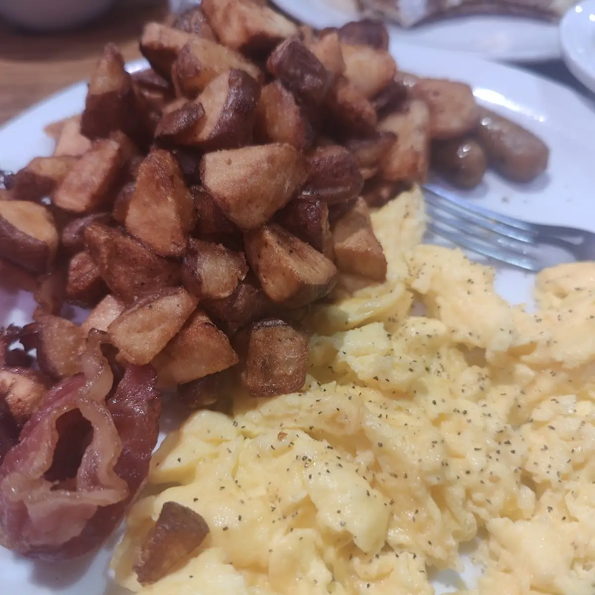 Scrambled Eggs Bacon Sausage Links Red Potatoes
