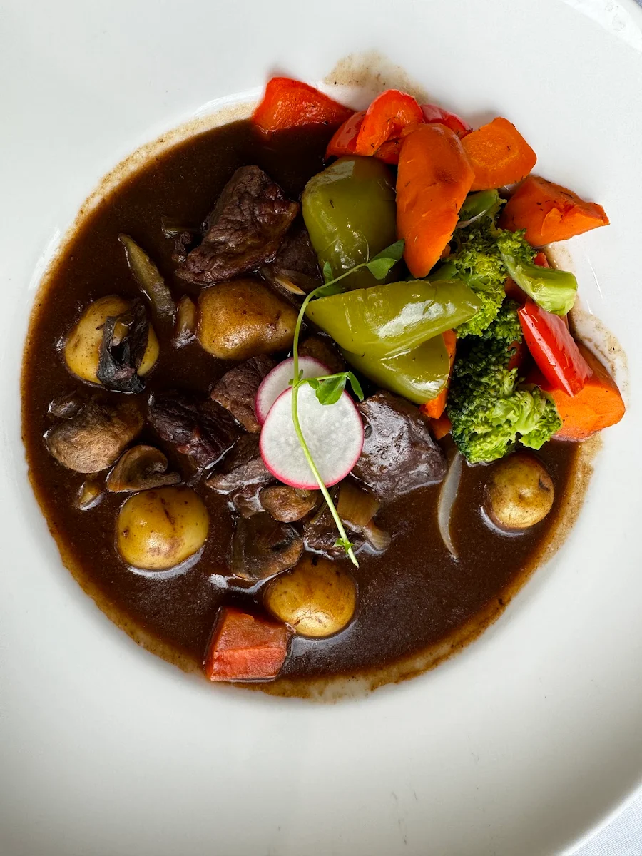 Bison Prairie Bowl, Four Seasons Restaurant & Lounge