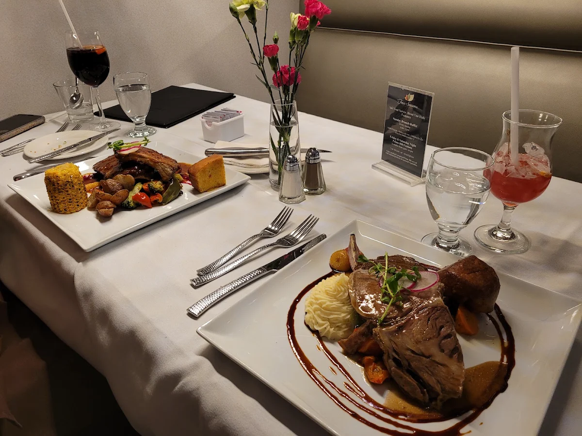Short Ribs and Prime Rib, Four Seasons Restaurant & Lounge
