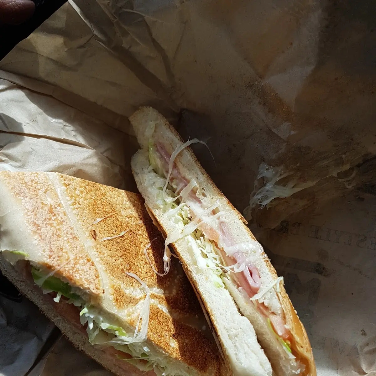 Jamon Y Queso Con Queso Suizo Con Ensalada Verde