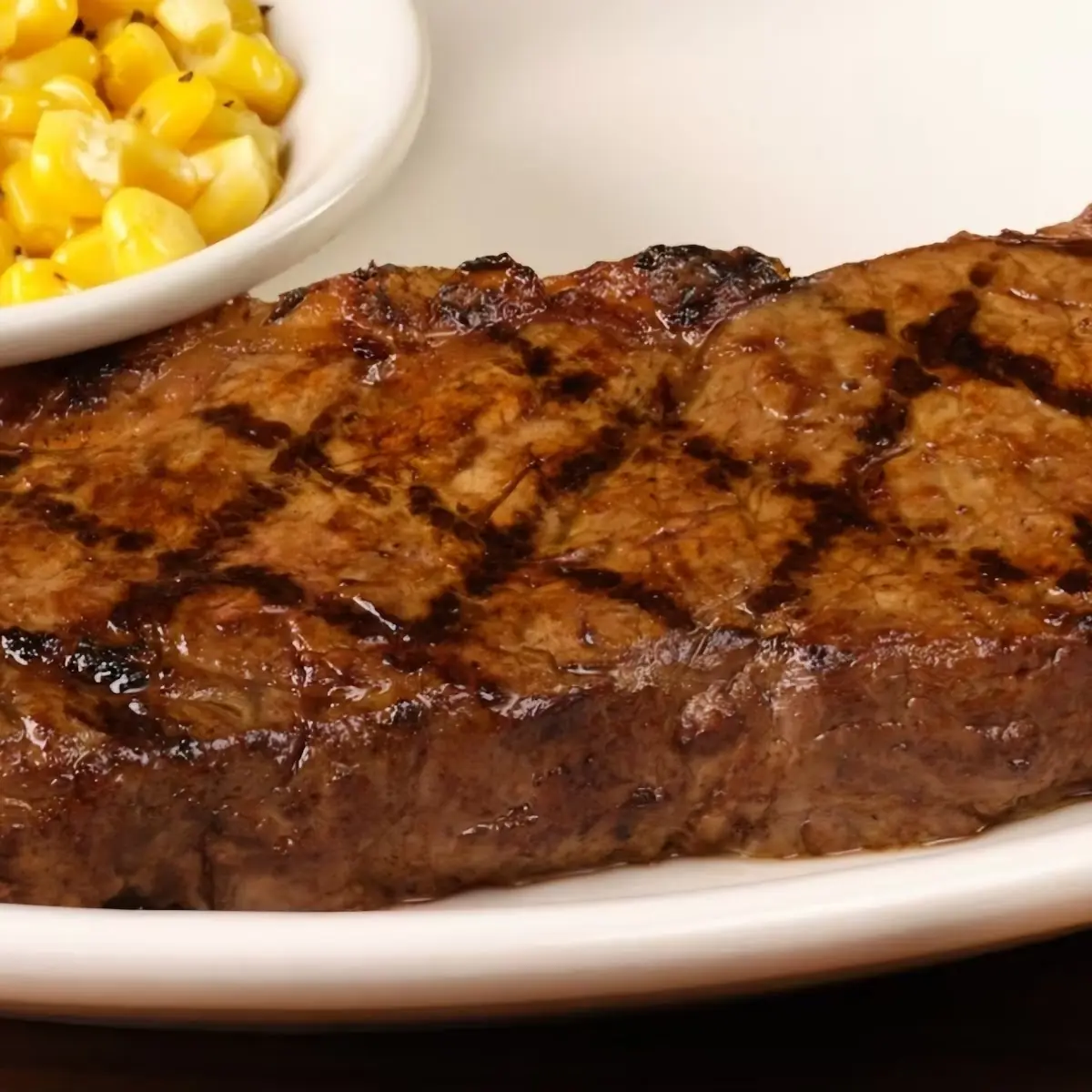 6 Oz Sirloin Steak and Mashed Potatoes