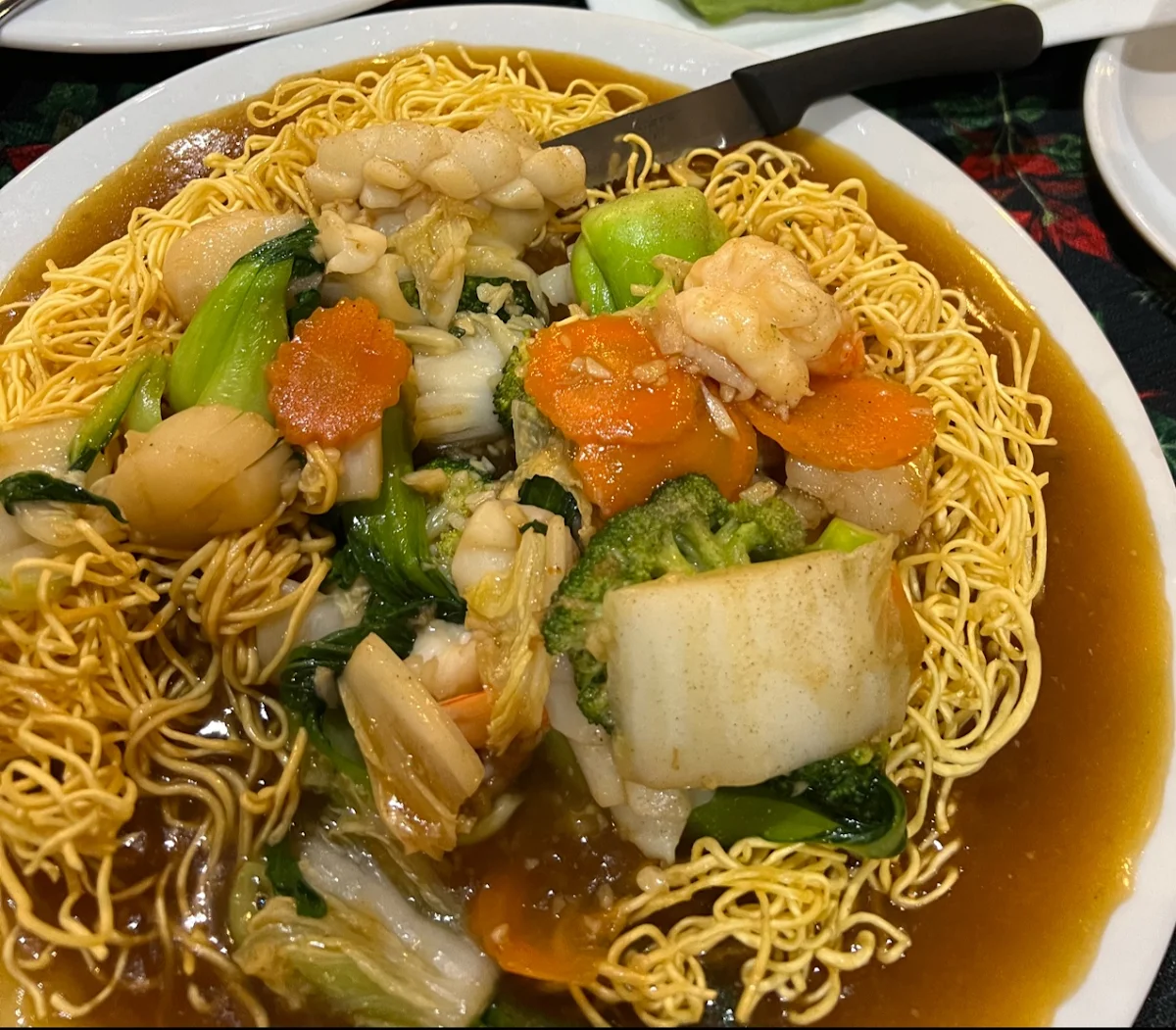 Crispy Pan Fried Seafood Noodle