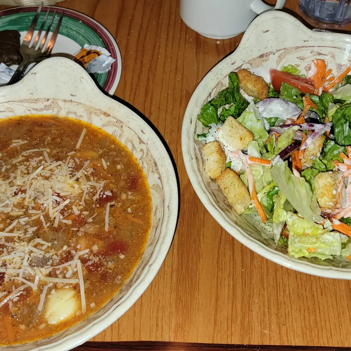 lg Soup Salad & Breadsticks