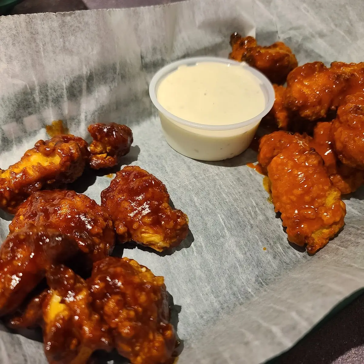 Boneless Wings BBQ & Buffalo