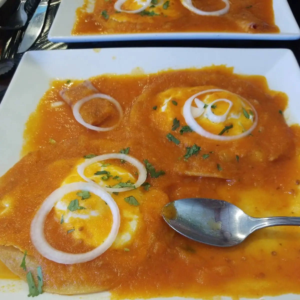 Huevos Rancheros Con Salsa Roja