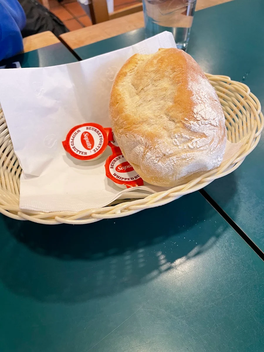 Buns, Anton's Pasta Bar