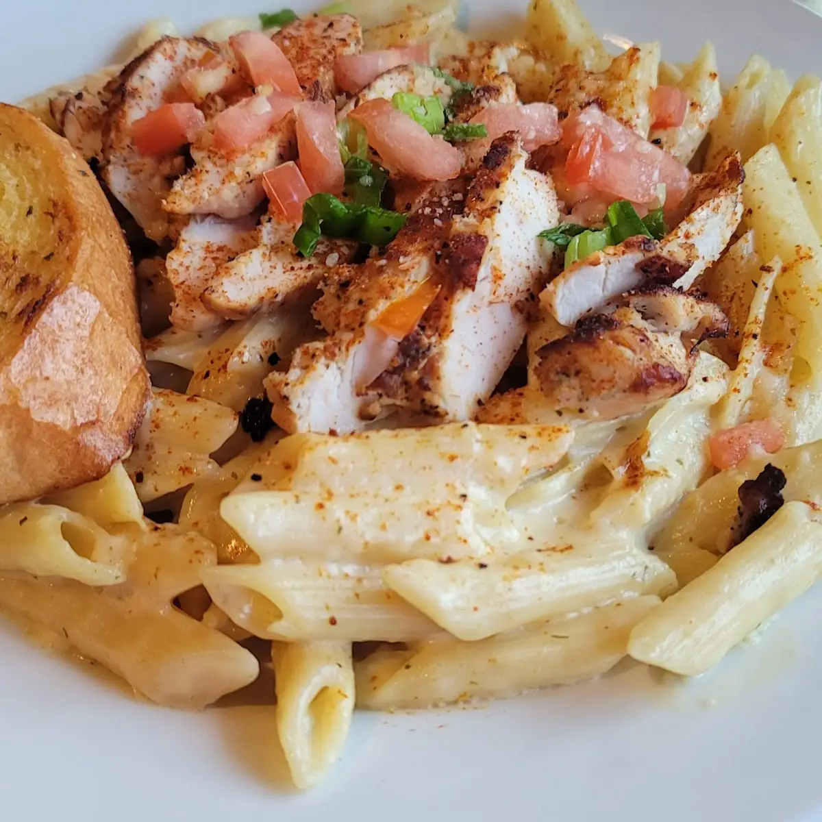 Pepper PALS Cheesy Chicken Pasta