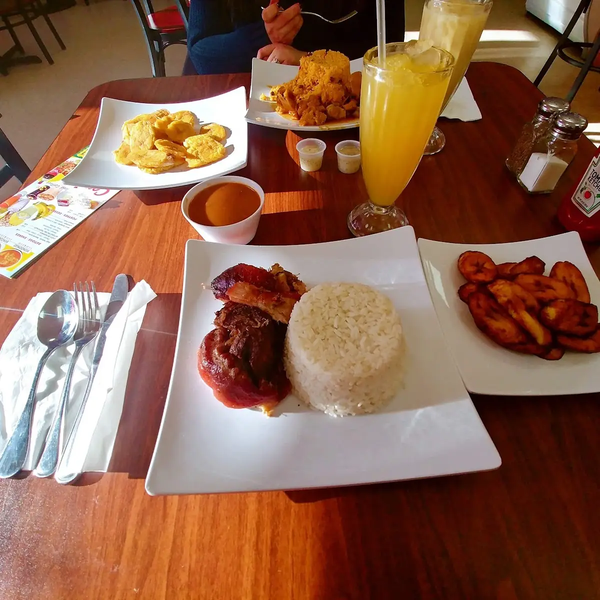 Arroz Blanco Con Pernil
