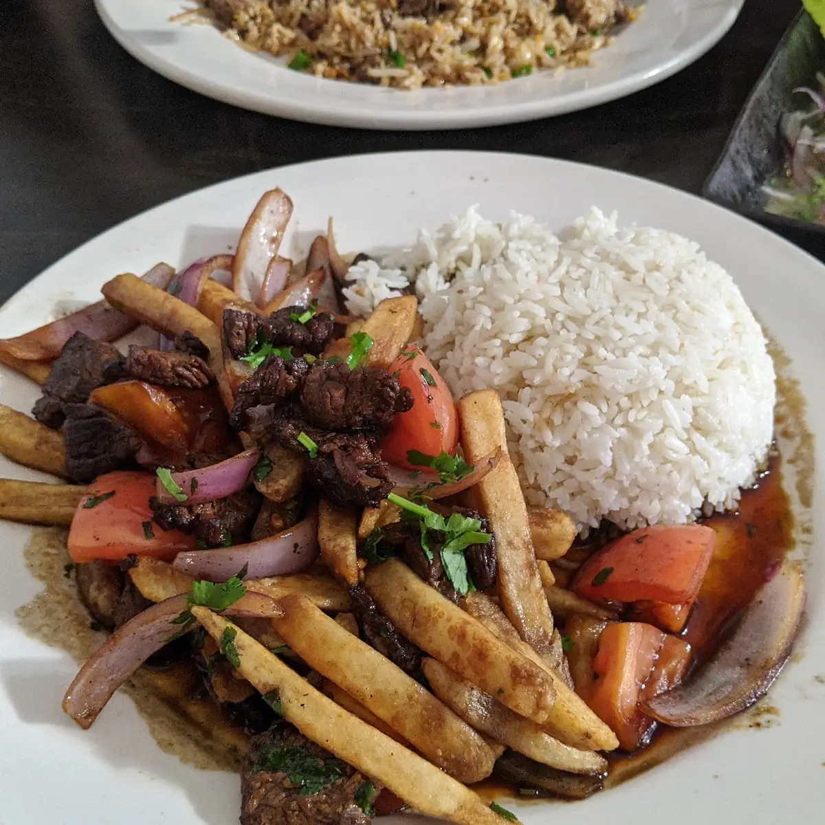 Lomo Saltado with White Rice