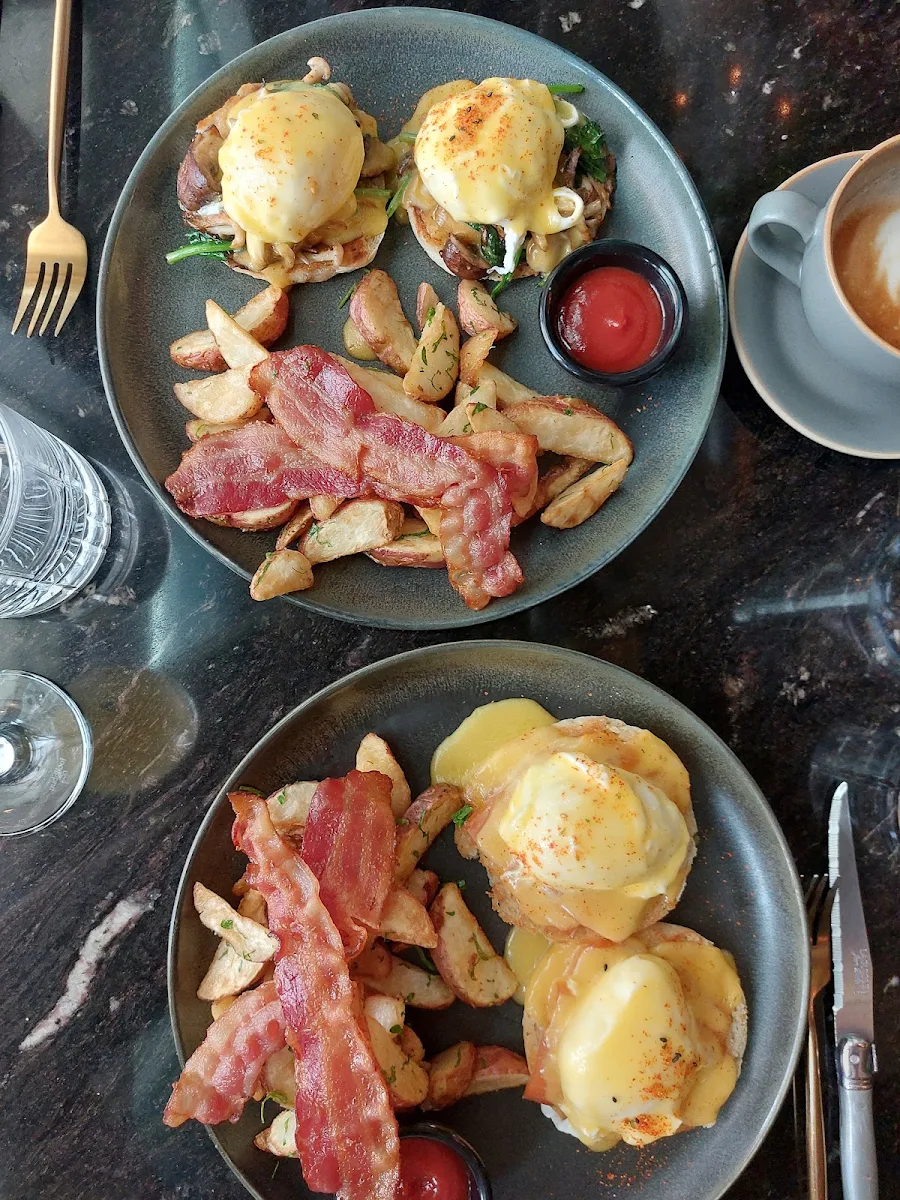 Eggs Benedict with Smoked Duck Breast
