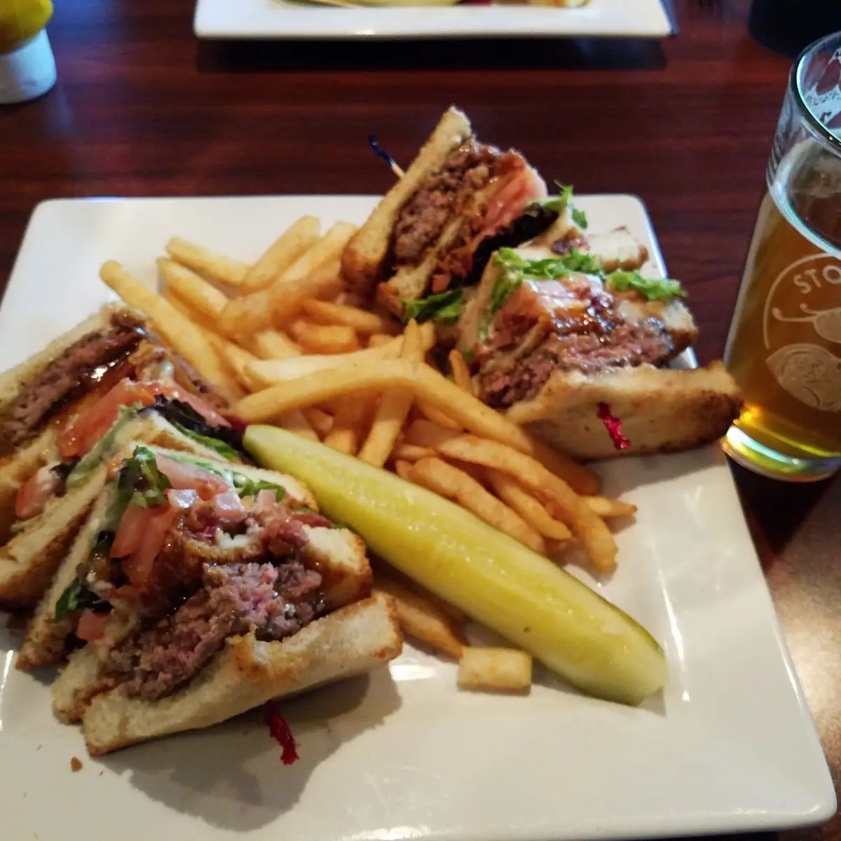 Hamburger Club Sandwich