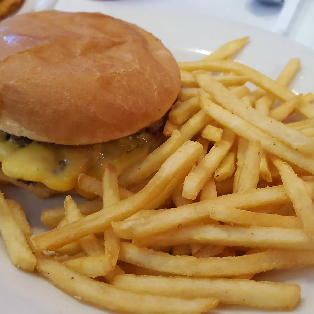 Cheeseburger with French Fries