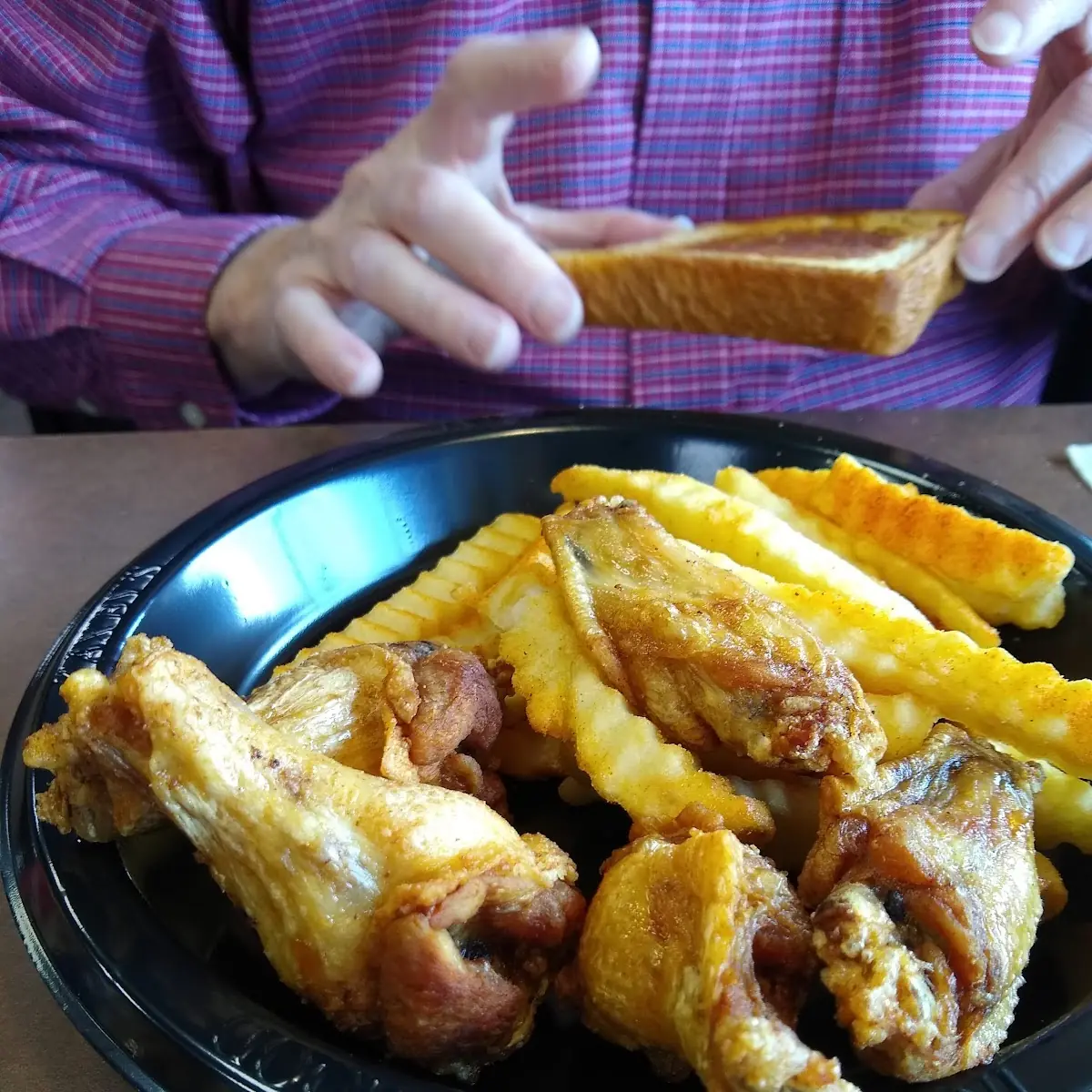 Chicken Wings with Fries