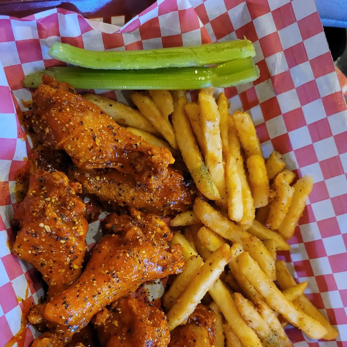 Lemon Pepper Hot Wings & Fries
