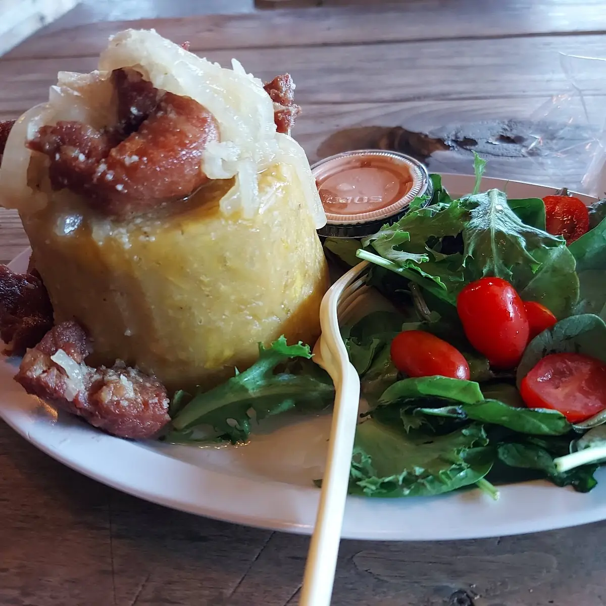 Mofongo Con Carne Frita Y Ensalada Fresca