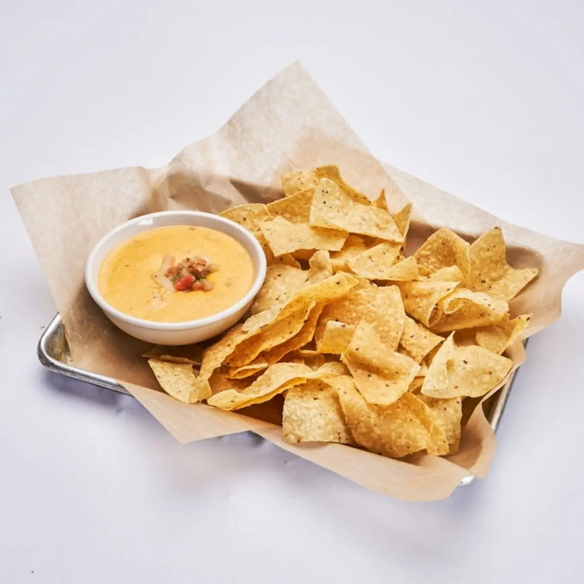 Chips Queso & Salsa