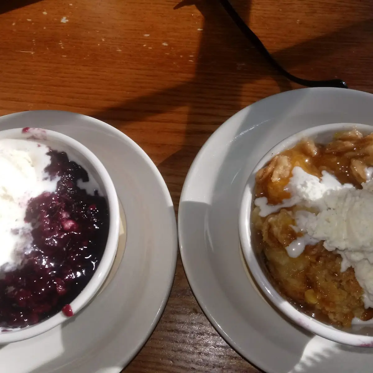 Cobbler Apple & Black Berrie with Vanilla Ice Cream