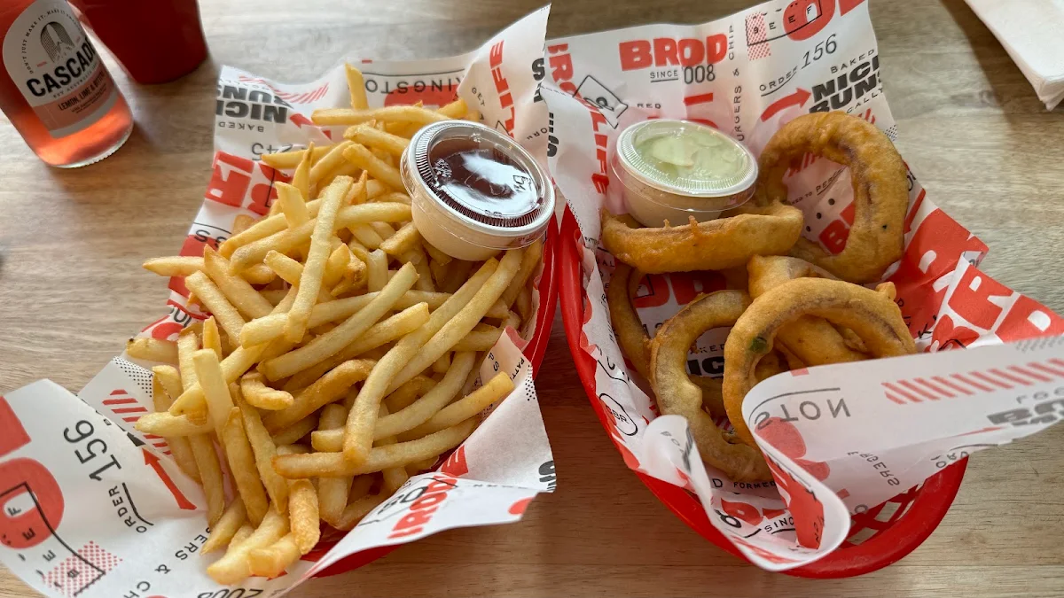 Onion Rings and Fries, Brodburger
