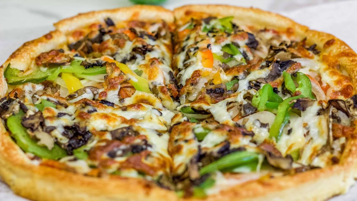Steak Deluxe Pizza