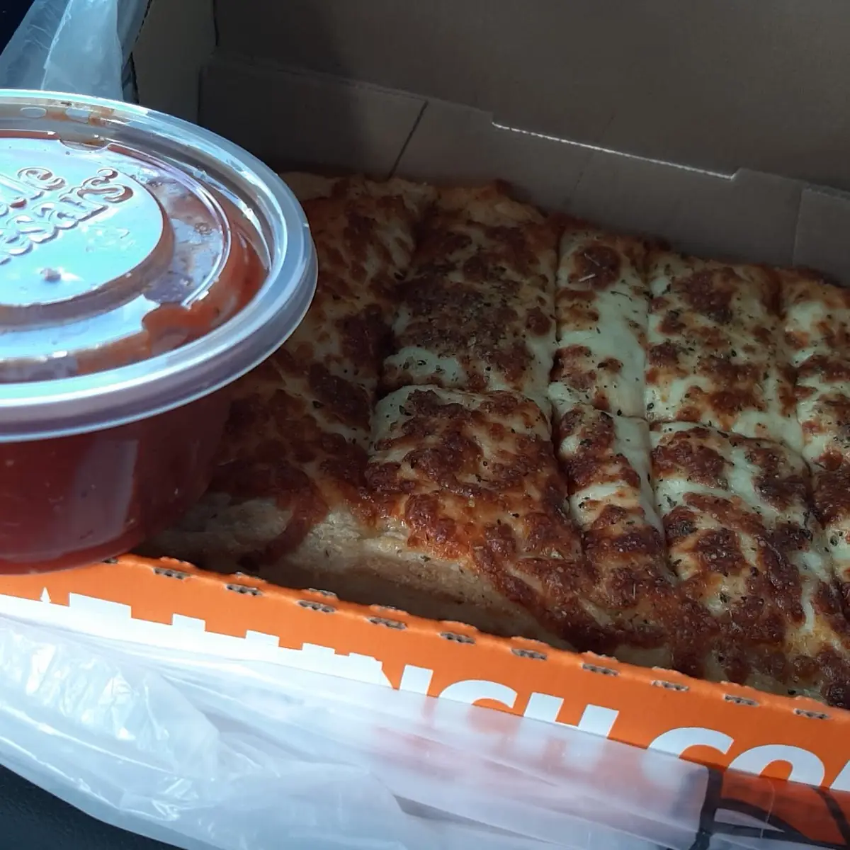 Cheesy Garlic Bread with Marinara Sauce