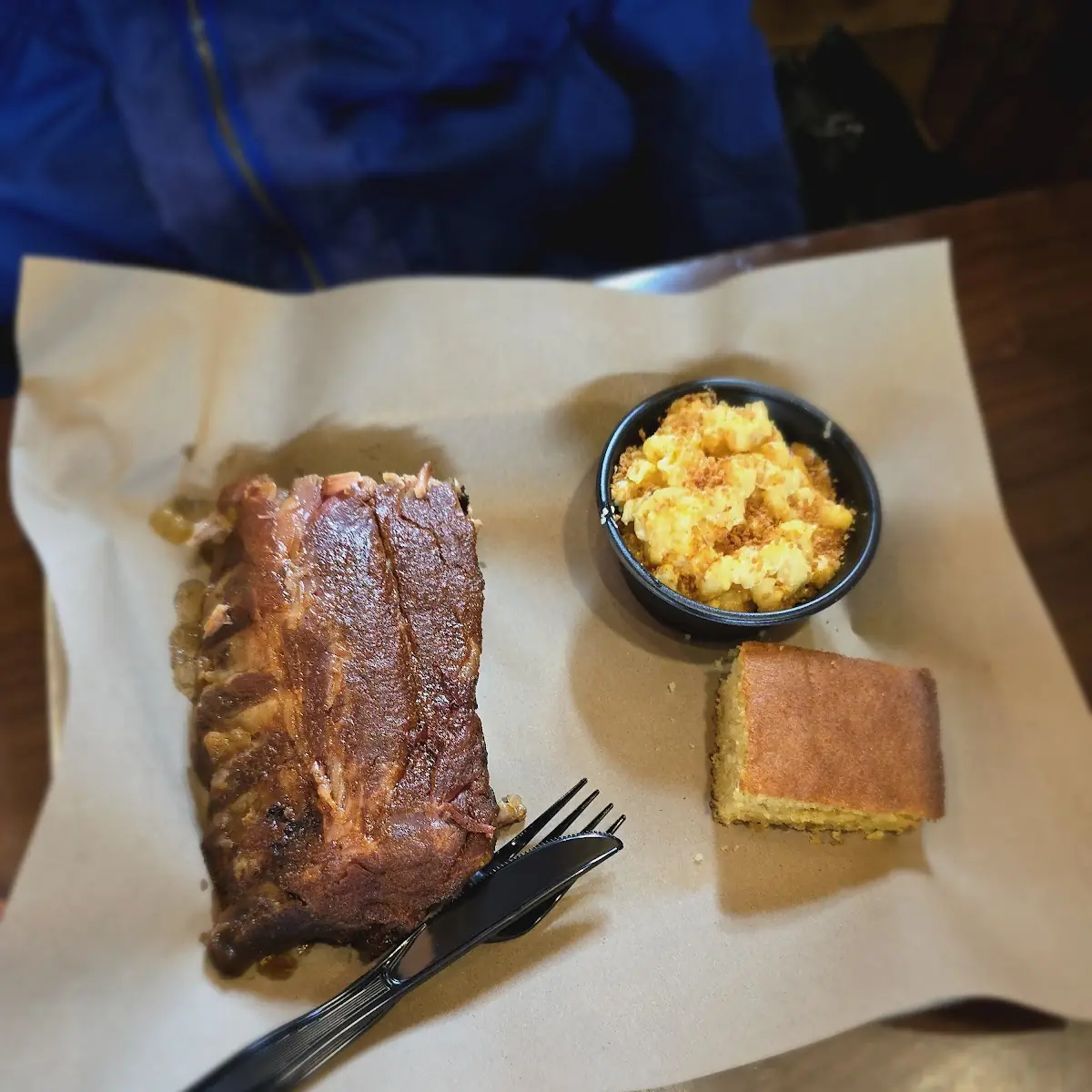 Ribs with Mac & Cheese