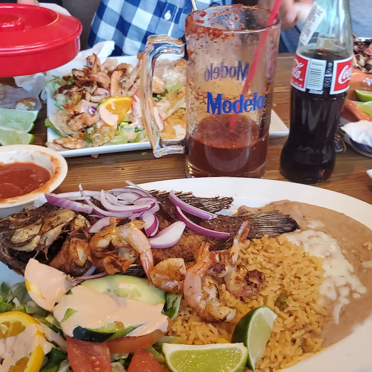 Mojarra Frita Y Michelada
