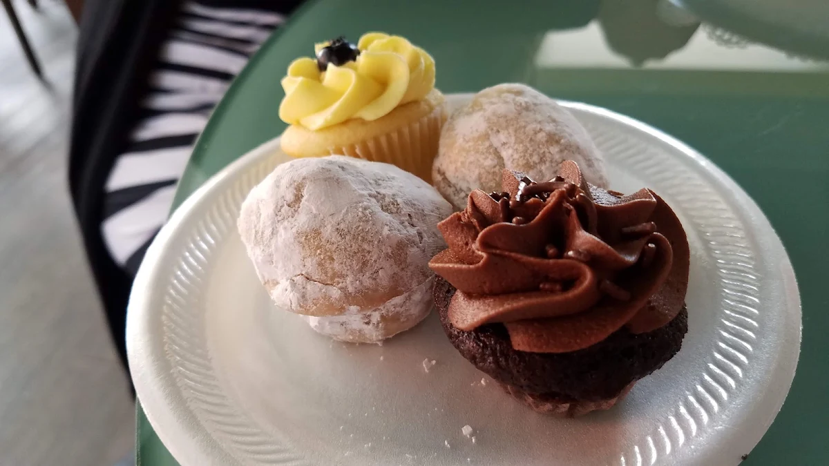 Mini Cupcake Sampler Platter