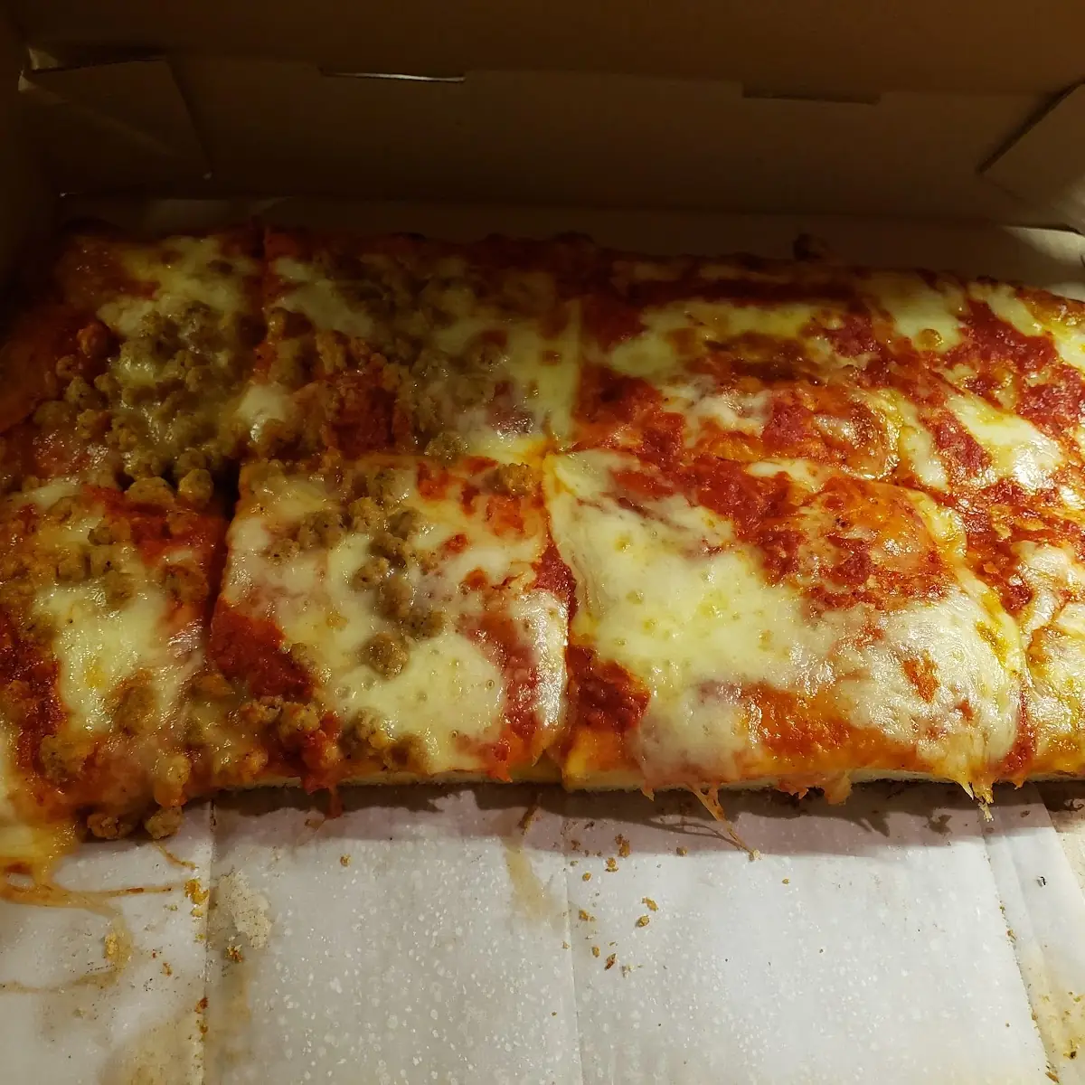 Sicilian Mozzarella Cheese Pizza Classic Square Thick Crust Pizza with Mozzarella & Tomato Sauce