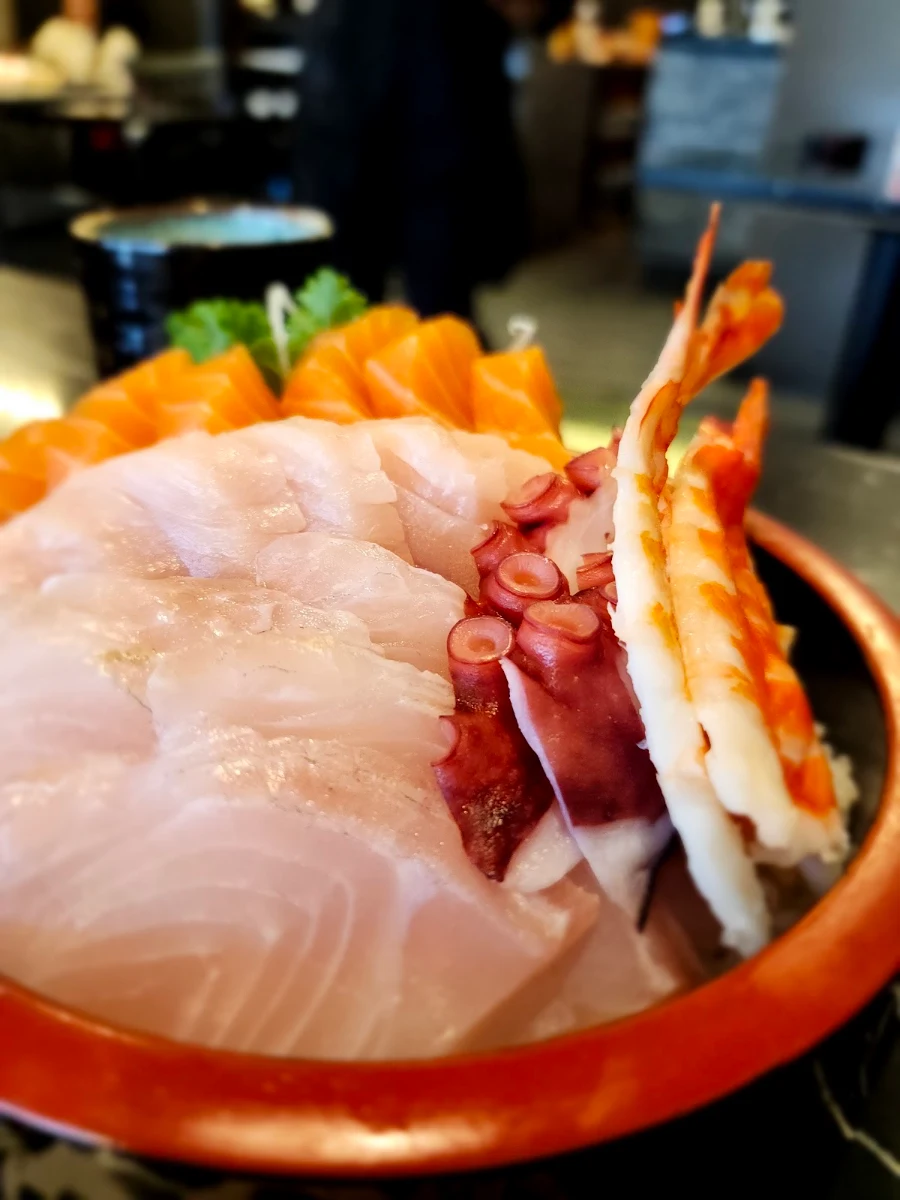 Tako Sashimi, Gon Sushi
